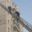 В Кургане мужчина карабкался по стене многоэтажного дома - Область 45