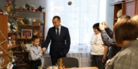 Губернатор Курганской области подарил Введенскому детскому дому 100 тысяч рублей - Новый мир
