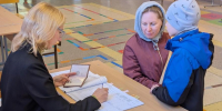 Курганцы пришли голосовать на выборы до открытия избирательных участков - Область 45