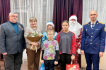 Дед Мороз специального назначения дарит праздник юным зауральцам