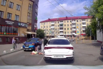 В Кургане девочка выбежала на дорогу и попала под машину