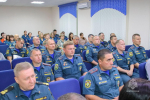 В преддверии Дня Государственного флага РФ в областном чрезвычайном ведомстве чествовали отличившихся сотрудников